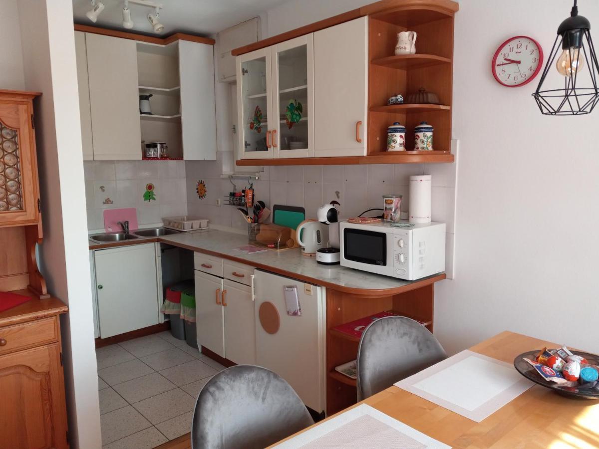 Lovely 2-Bedroom Appartment With Free Parking Dobrova Exteriér fotografie