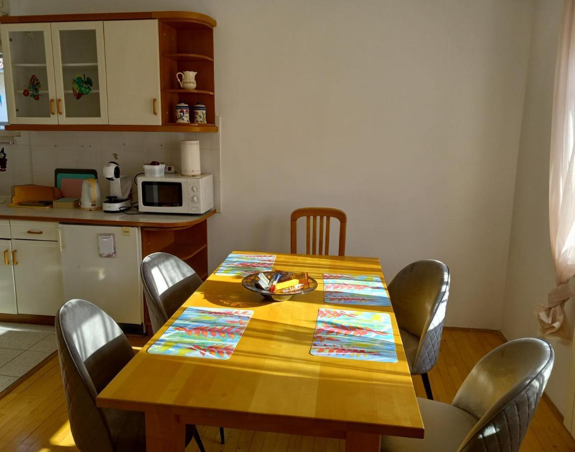 Lovely 2-Bedroom Appartment With Free Parking Dobrova Exteriér fotografie