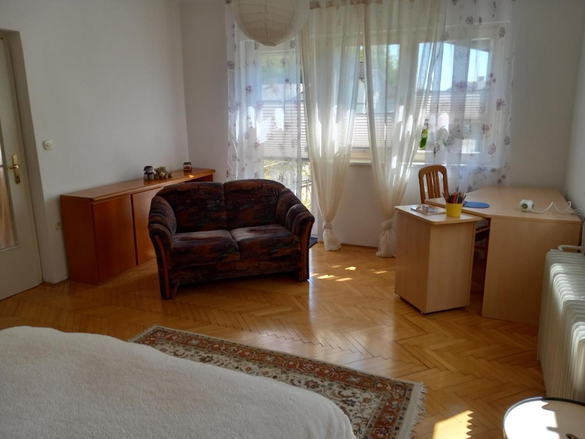 Lovely 2-Bedroom Appartment With Free Parking Dobrova Exteriér fotografie